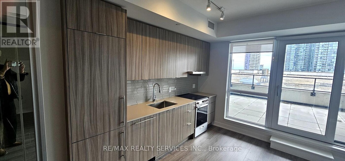 430-1430 Square One Dr in Mississauga, ON - Building Photo