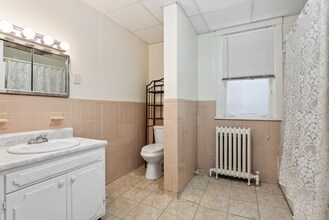 5863 Northumberland St, Unit 2 in Pittsburgh, PA - Building Photo - Building Photo
