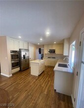 2036 Pinion Springs Dr in Henderson, NV - Building Photo - Building Photo