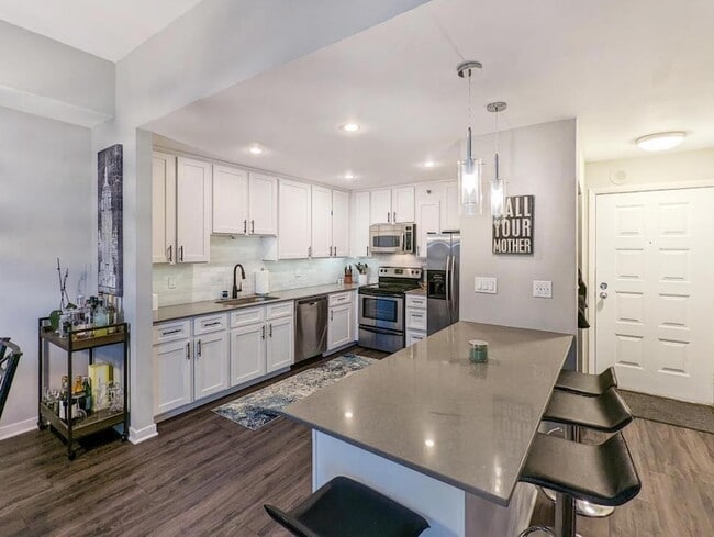 property at 433 S 7th St