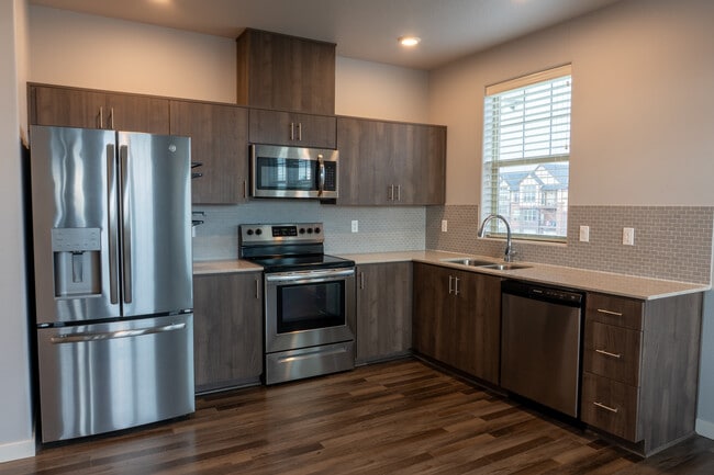 16284 NW Chadwick Way in Portland, OR - Building Photo - Building Photo