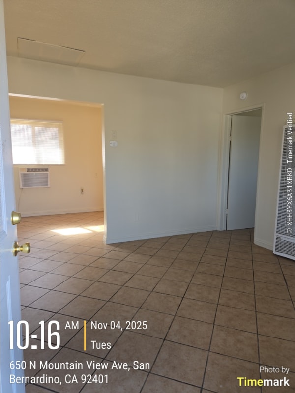 650 N Mountain View Ave in San Bernardino, CA - Foto de edificio - Building Photo