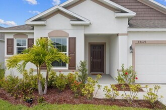 10621 SW Vasari Way in Port St. Lucie, FL - Building Photo - Building Photo
