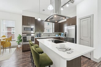 Creekside at Crabtree in Raleigh, NC - Foto de edificio - Building Photo