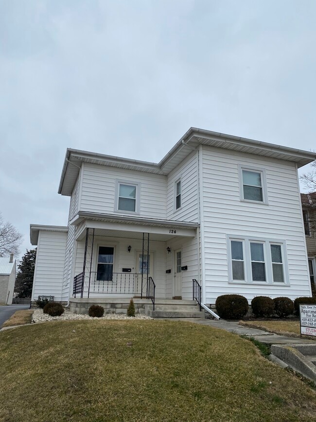 124 Center St, Unit B