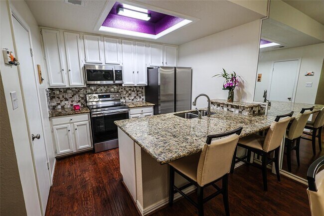 11711 Memorial Dr, Unit 266 in Houston, TX - Building Photo - Building Photo