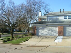 361 Fox Village Ct in Ballwin, MO - Building Photo