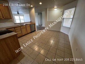 230 E Roselake Dr in Middleton, ID - Building Photo - Building Photo