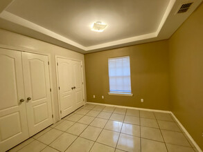 2410 W Hackberry Ave, Unit 3 in McAllen, TX - Foto de edificio - Building Photo