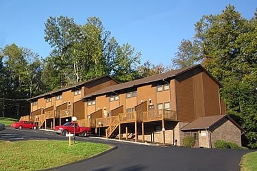 Poplar Ridge Apartments in Gray, TN - Building Photo