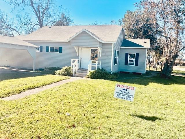 710 S Oregon St in Brazoria, TX - Building Photo