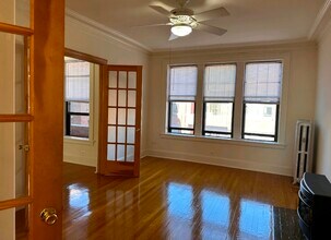 1130 W Pratt Blvd in Chicago, IL - Building Photo - Building Photo