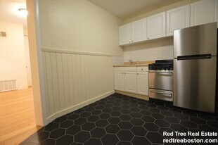 303 Hancock St, Unit 2 in Boston, MA - Building Photo