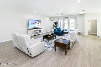 15935 Great Lakes Cir in Jacksonville, FL - Building Photo - Building Photo