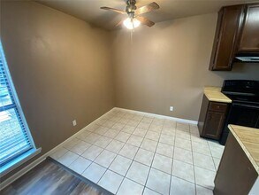 241 N Sherman St in Palmer, TX - Building Photo - Building Photo