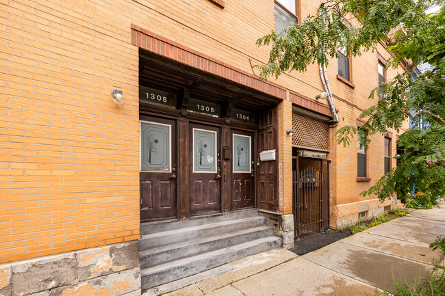 1300-1808 Logan Rue in Montréal, QC - Building Photo - Building Photo