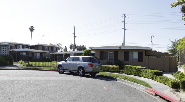 1146 W Fay Ln in Anaheim, CA - Foto de edificio - Building Photo