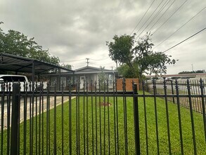 735 Sprucewood Ln in San Antonio, TX - Building Photo - Building Photo