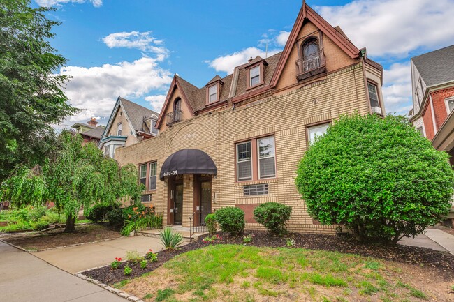 The Saint Claire Apartments in Philadelphia, PA - Building Photo - Building Photo