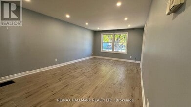 361 Terry Dr in Newmarket, ON - Building Photo - Building Photo