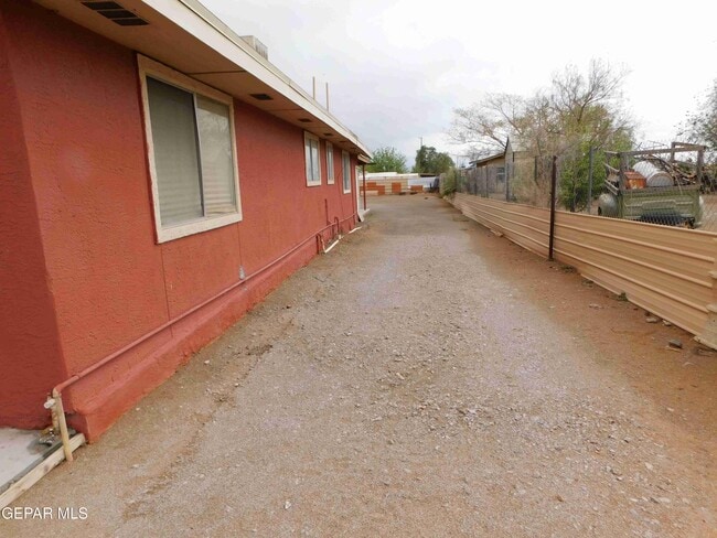 14930 Karen Kay Dr in El Paso, TX - Building Photo - Building Photo