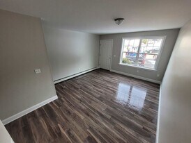 10 Tourmaline Dr, Unit 10 in Lewiston, ME - Building Photo