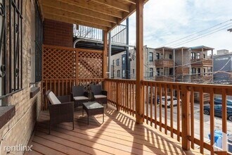 3414 N Halsted St-Unit -# 8 in Chicago, IL - Building Photo - Building Photo