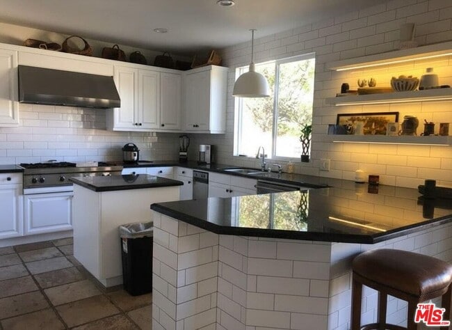 1952 Hazel Nut Ct in Agoura Hills, CA - Building Photo - Building Photo