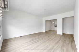 809 St Clair Ave W in Toronto, ON - Building Photo - Building Photo