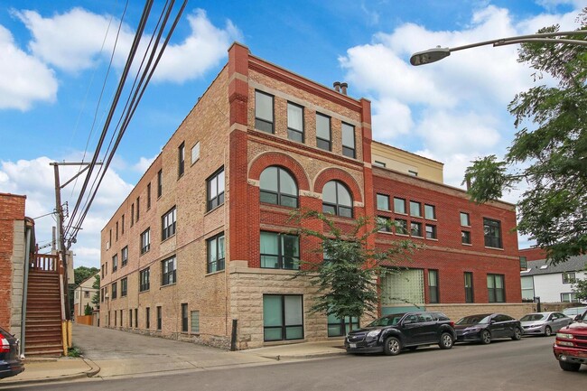 property at 2343 N Greenview Ave
