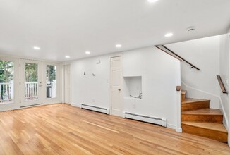 431 E 6th St in Boston, MA - Building Photo - Building Photo