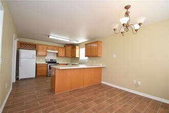 906 SW Navajo Dr in Bentonville, AR - Building Photo - Building Photo