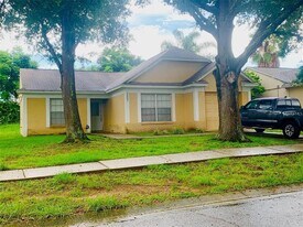 2005 Paladin Ct in Valrico, FL - Building Photo