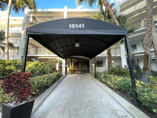 16141 Blatt Blvd in Weston, FL - Building Photo - Building Photo