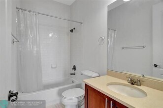 1345 SW 4th Ct in Fort Lauderdale, FL - Foto de edificio - Building Photo