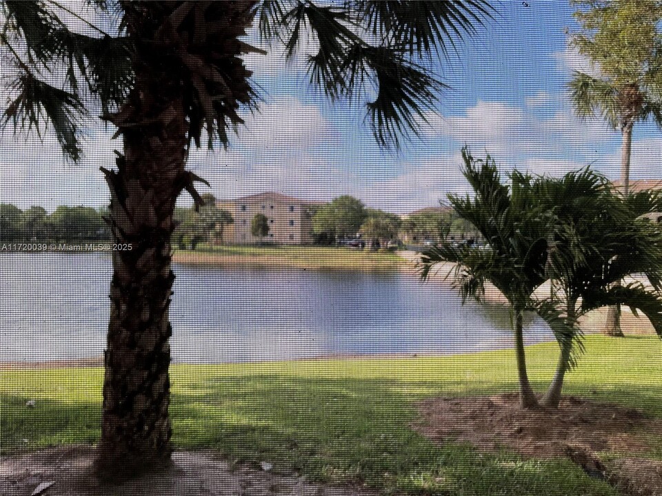 2812 Grande Pkwy in Palm Beach Gardens, FL - Building Photo