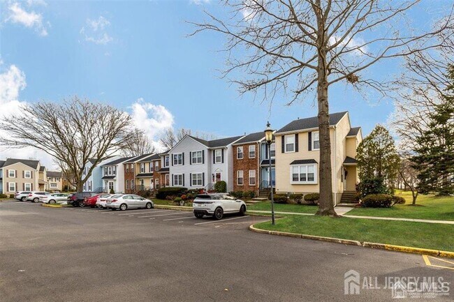 2 Mochen Ct in Sayreville, NJ - Building Photo - Building Photo