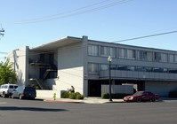 Broadway Apartments in Redwood City, CA - Foto de edificio - Building Photo