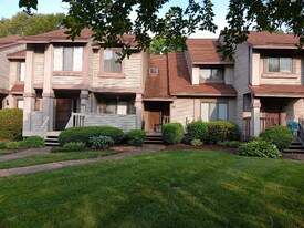 205 Misty Point Ln in Newport News, VA - Building Photo