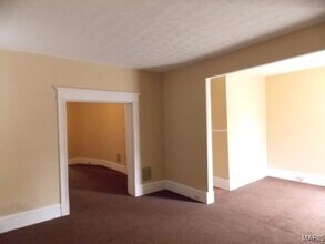 213 E Garfield St in Belleville, IL - Building Photo - Building Photo