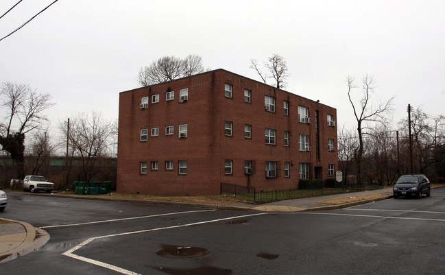 River Bend Apartments in Washington, DC - Building Photo - Building Photo