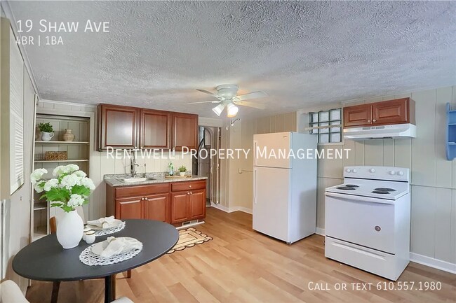 19 Shaw Ave in Mckees Rocks, PA - Building Photo - Building Photo