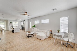 3236 Rushing Waters Pl in Las Vegas, NV - Building Photo - Building Photo