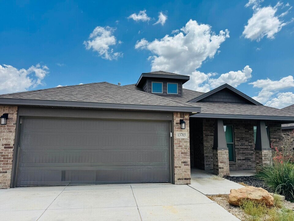 13703 Avenue T in Lubbock, TX - Foto de edificio