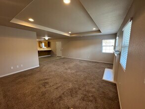 2301 N Vickie Ct, Unit 2301 Vickie Ct in Visalia, CA - Foto de edificio - Building Photo