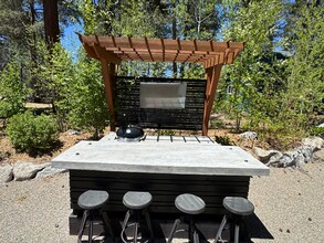 11869 Deerfield Dr in Truckee, CA - Building Photo - Building Photo