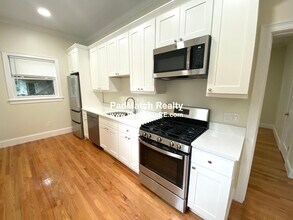 12 Harris St, Unit 1 in Brookline, MA - Foto de edificio - Building Photo