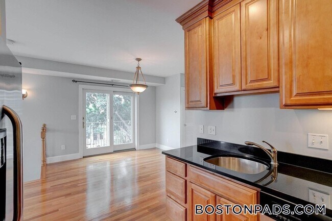 168 W 9th St in Boston, MA - Building Photo - Building Photo