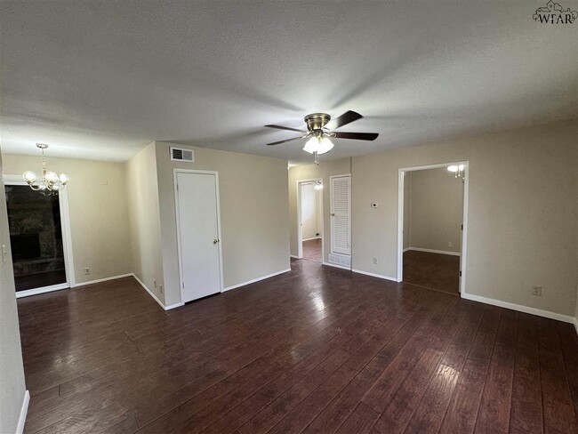 4610 Harbor Rd in Wichita Falls, TX - Foto de edificio - Building Photo