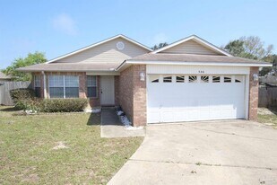 386 Mizzen Ln in Pensacola, FL - Building Photo
